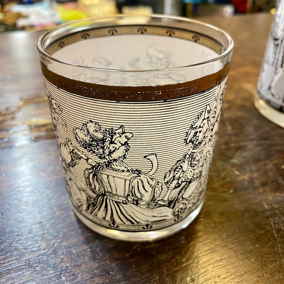 Mid century glass pitcher with 2 matching glasses - Picture 8 of 8